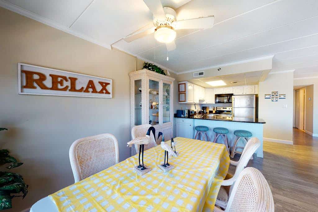 Charming bayfront condo in Old Town with balcony, WiFi, AC, & shared pool