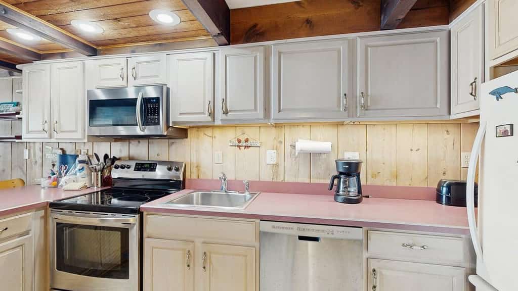 Oceanfront Townhome w/ Multi-Level Decks, Great View, W/D & Beach Access