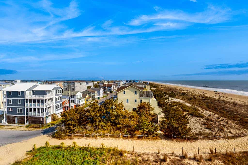 Top Floor Condo in Beachfront Condo w/Shared Pool, WiFi, AC, W/D, Water Views