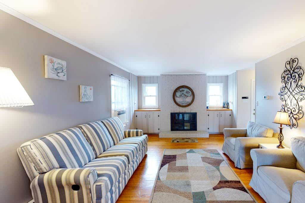 Quiet Family Home 4 Blocks from the Beach/Boardwalk with Deck, WiFi & Fireplace