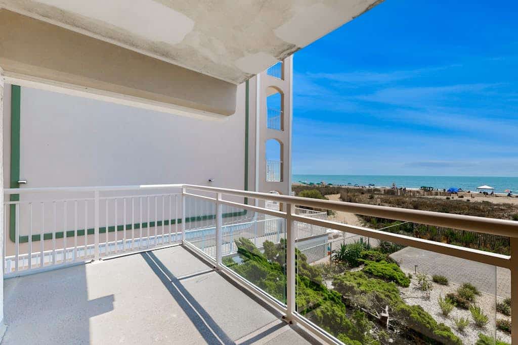 Oceanfront Condo with Balcony, WiFi, W/D & Shared Pool - Close to Boardwalk