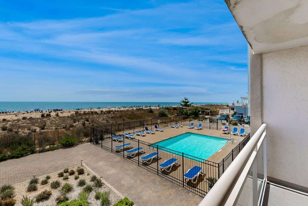 Oceanfront Condo with Balcony, WiFi, W/D & Shared Pool - Close to Boardwalk