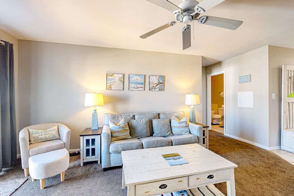 Third-floor bay-view condo with pool, balcony, & AC  - two blocks to beach