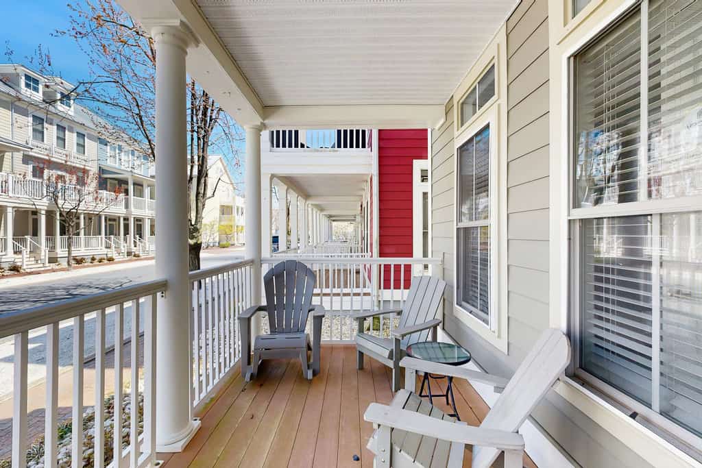 4-story townhome with resort pools, beaches, water access, & great location