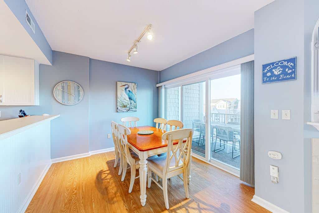 Dog-friendly water-view condo with rooftop pool, balcony, W/D, jetted tub