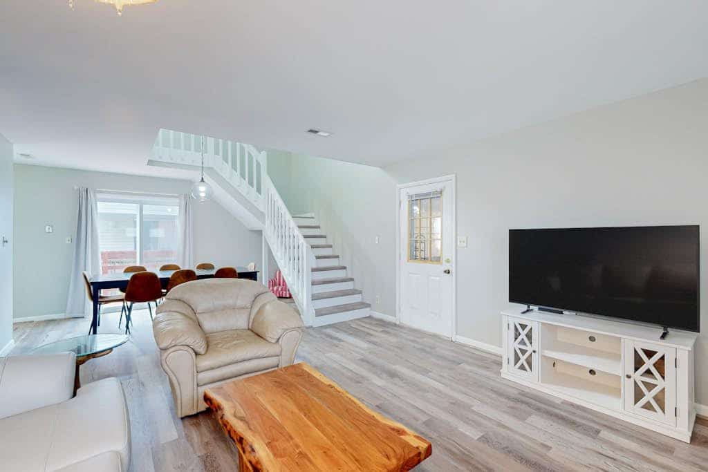 Dog-friendly townhouse near beach with deck, streaming, washer/dryer, & AC