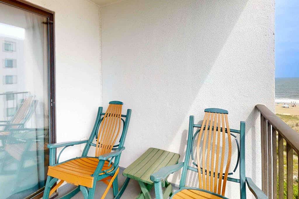 Luxury Ocean View Condo w/Shared Olympic Pool, Tennis, balcony & WiFi