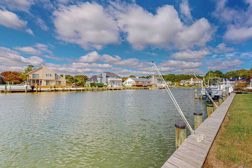 Luxury waterfront retreat w/sunroom, patio, kayaking, grill, and bay views