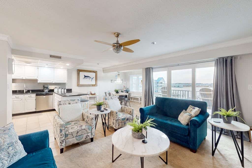 Luxury - bay view condo w/balcony & pool, a short walk to the beach & boardwalk
