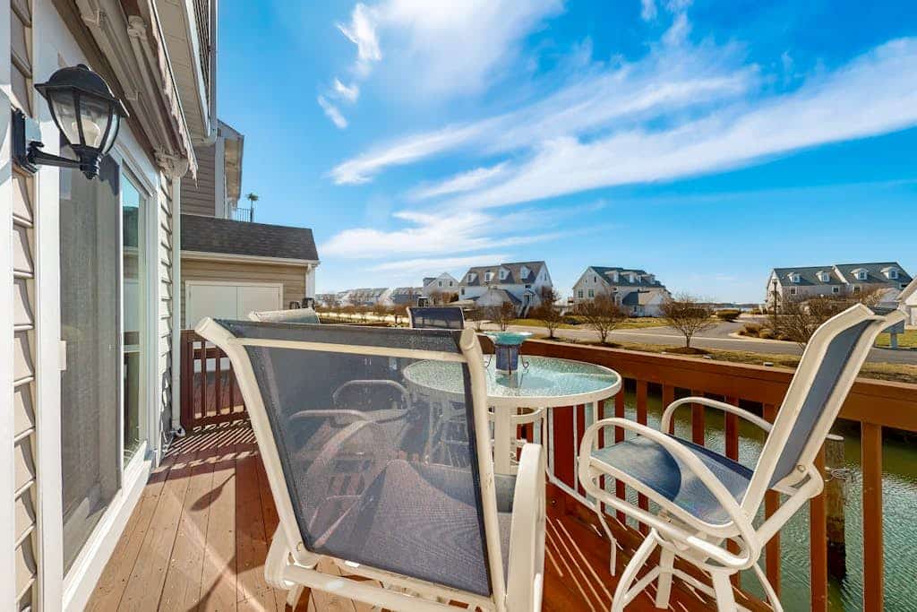 Charming 2 story - waterfront retreat, w/private deck, boat slip & canal views