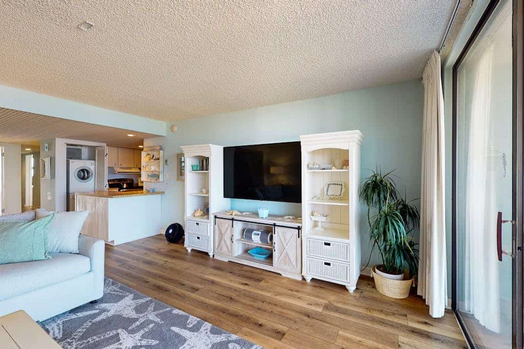Beachfront Coastal Retreat w/Direct Beach Views, Shared Pool, Balcony, WiFi & AC