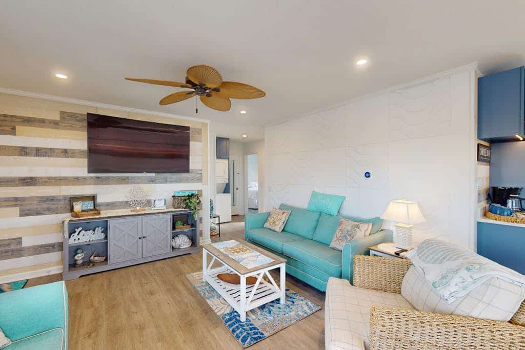 Sunny condo - a short walk to the beach, boardwalk, theme parks & rides