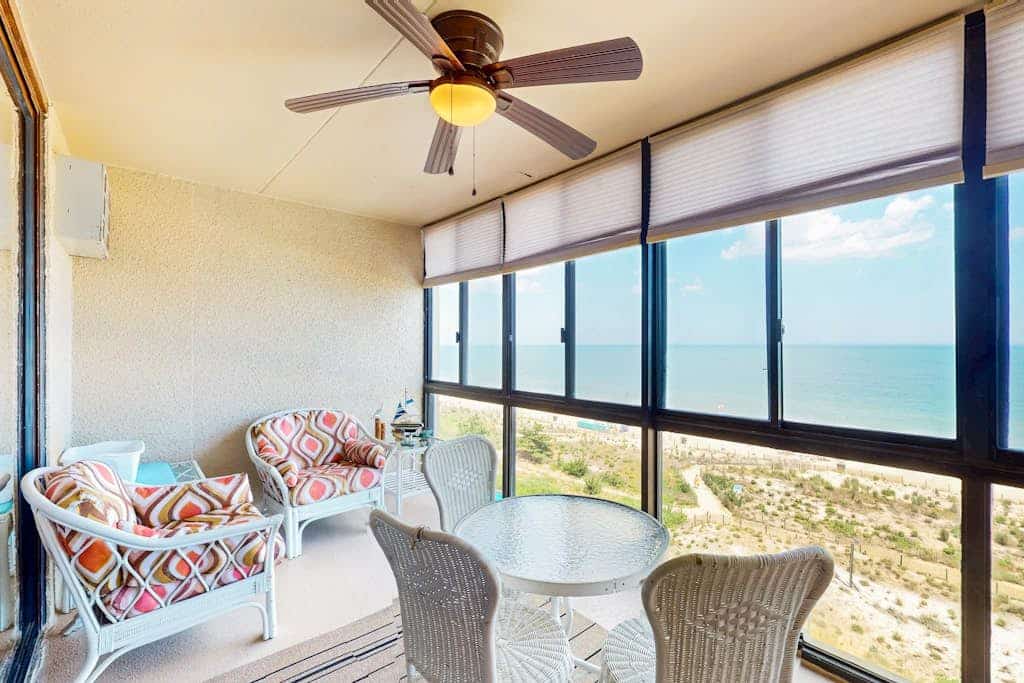 Sunny - ocean front condo w/beach views, balcony, shared pool, full kitchen & AC