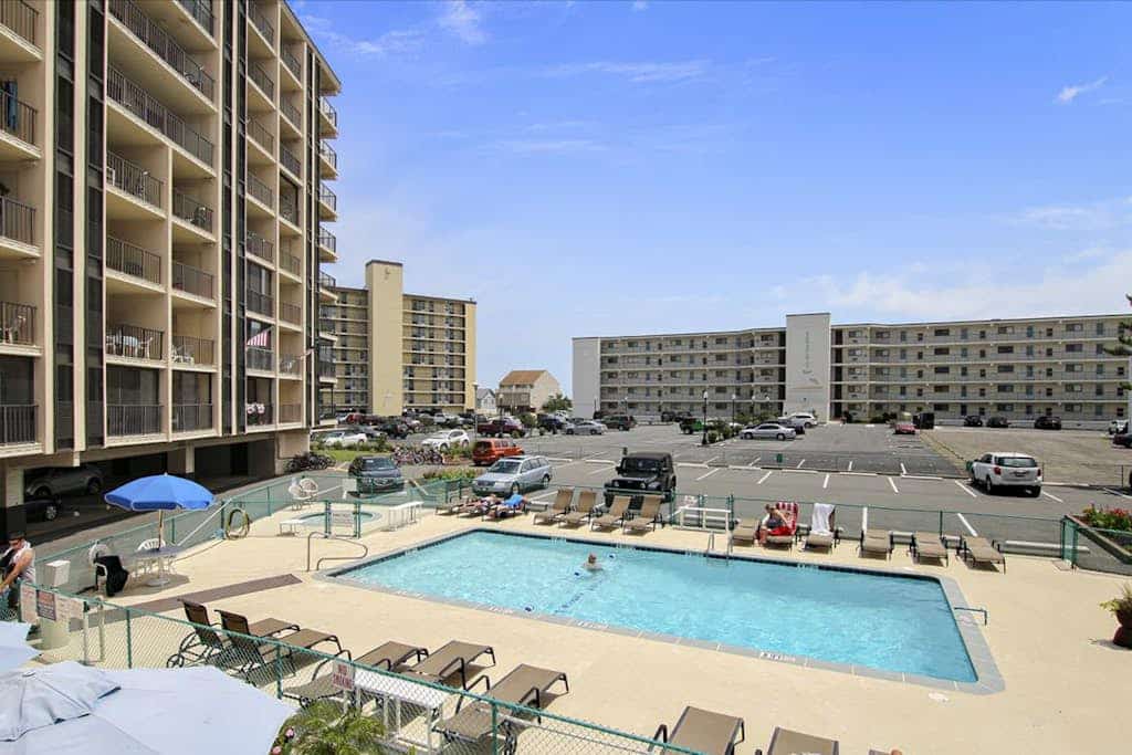 Sunny - Ocean Block Condo w/Balcony, pool - Walk to the Beach/Northside Park