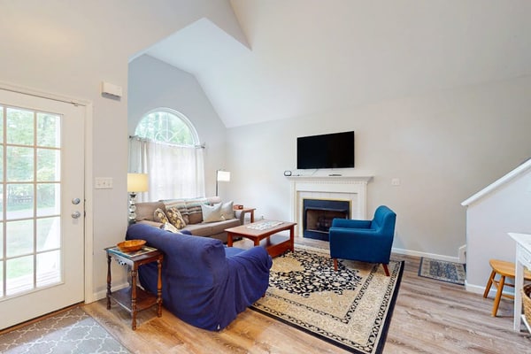 Spacious - Ocean Pines home w/screened porch, full kitchen, washer/dryer & WiFi