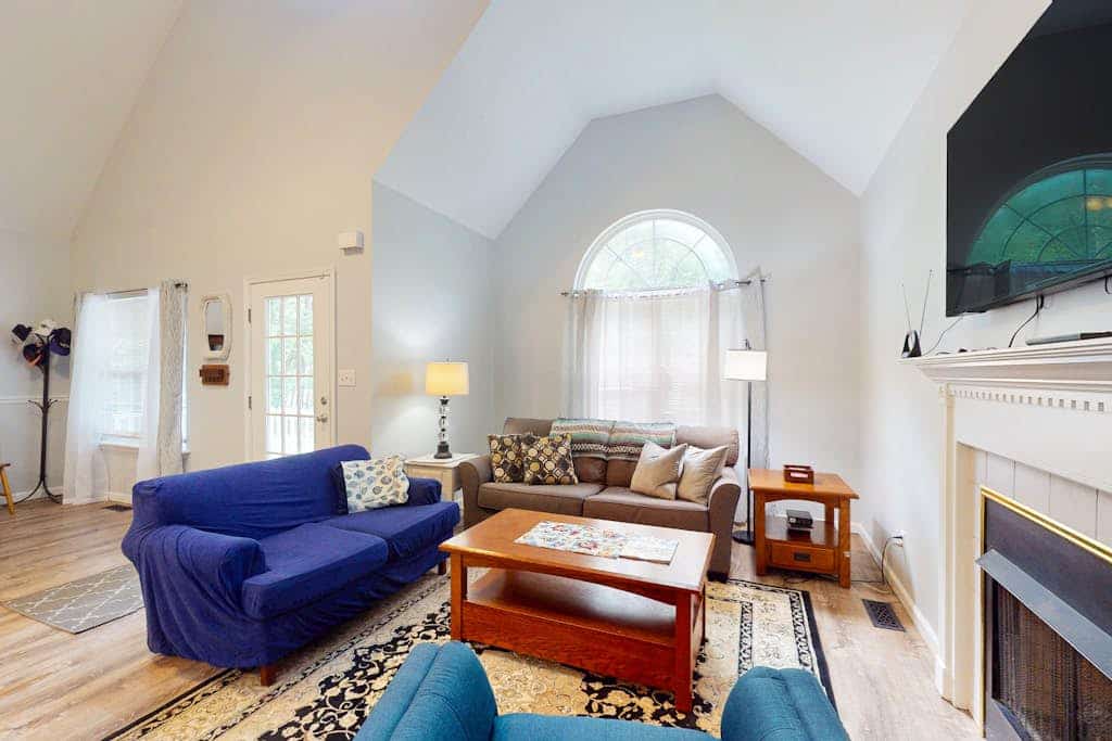 Spacious - Ocean Pines home w/screened porch, full kitchen, washer/dryer & WiFi