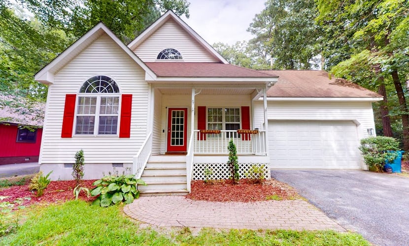 Spacious - Ocean Pines home w/screened porch, full kitchen, washer/dryer & WiFi