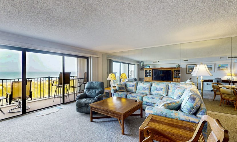Spacious, oceanfront condo with balcony, AC, full kitchen & stunning beach views
