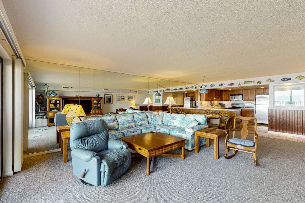 Spacious, oceanfront condo with balcony, AC, full kitchen & stunning beach views