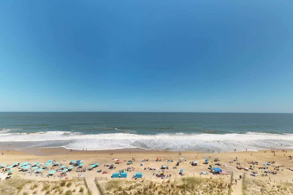 Beachfront Retreat w/Direct Beach Views, Balcony, Pool, Hot Tub, WiFi & AC