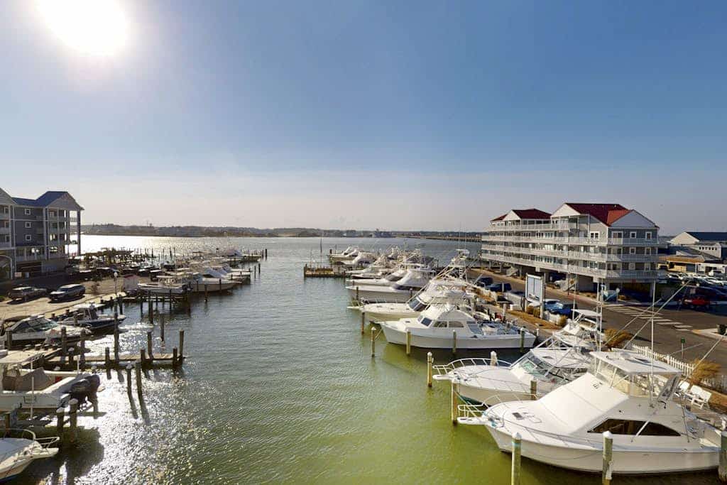 Luxury - bay view condo with balcony, pool, W/D, AC & a short walk to the beach