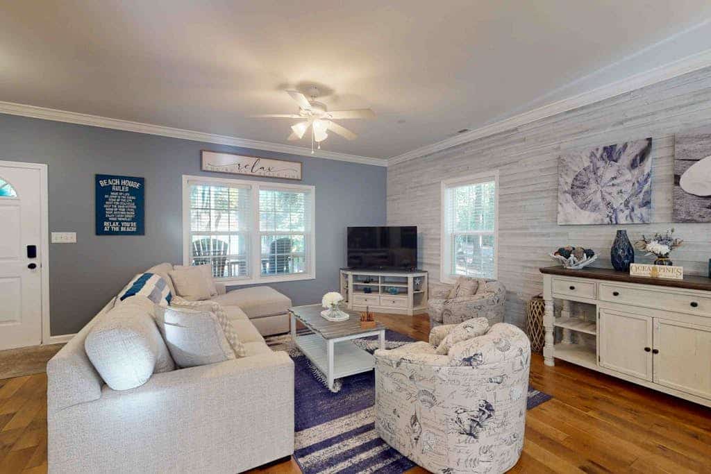 Spacious Ocean Pines home w/deck, grill, fire pit, games, WiFi, wash/dryer & AC