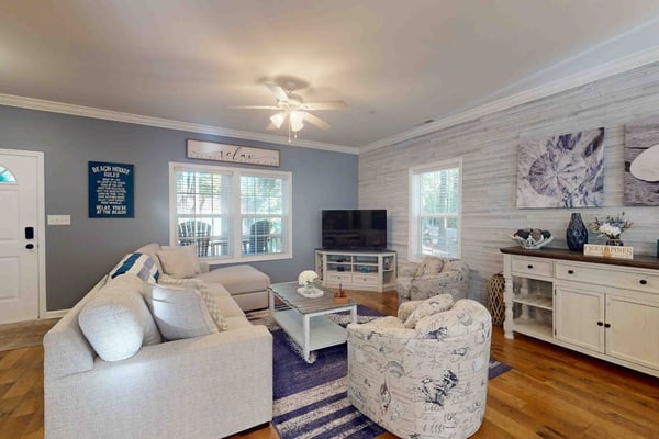 Spacious Ocean Pines home w/deck, grill, fire pit, games, WiFi, wash/dryer & AC