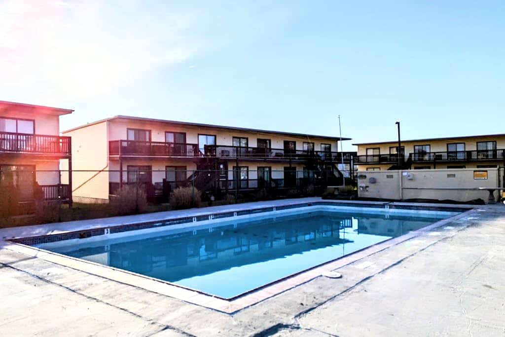 Family-Friendly Condo, near beach & boardwalk with shared pool & pool view