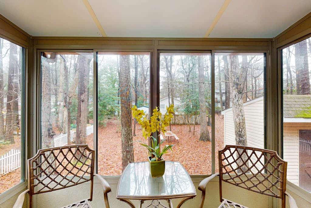Serene Ocean Pines home w/private deck all-season room & fully stocked kitchen