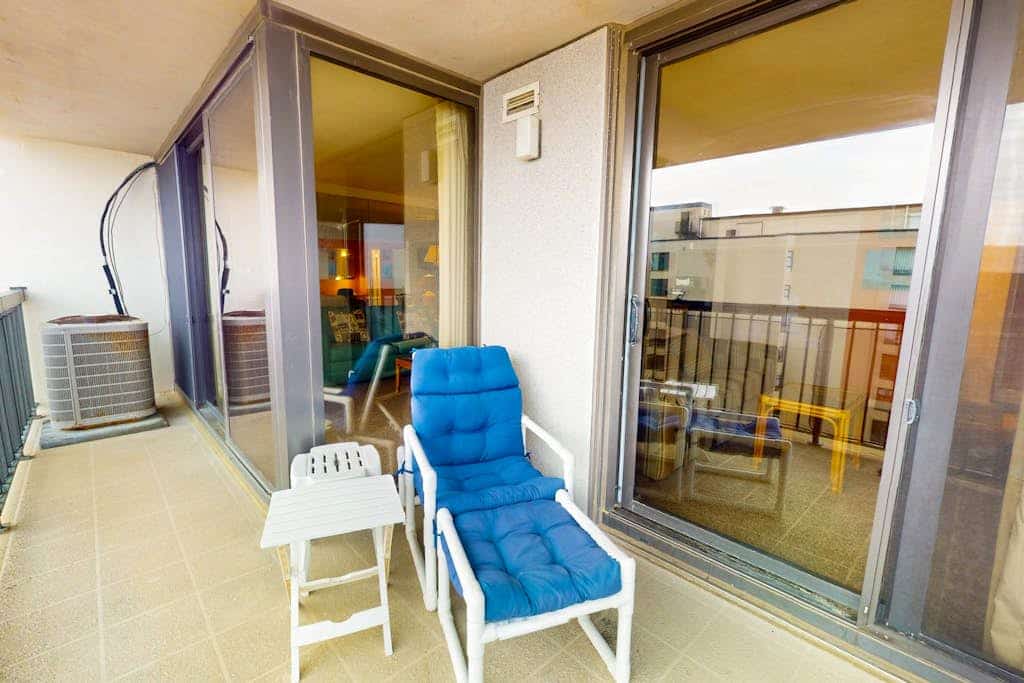Joyful beachfront condo with balcony, views, pools, gym, game room & tennis