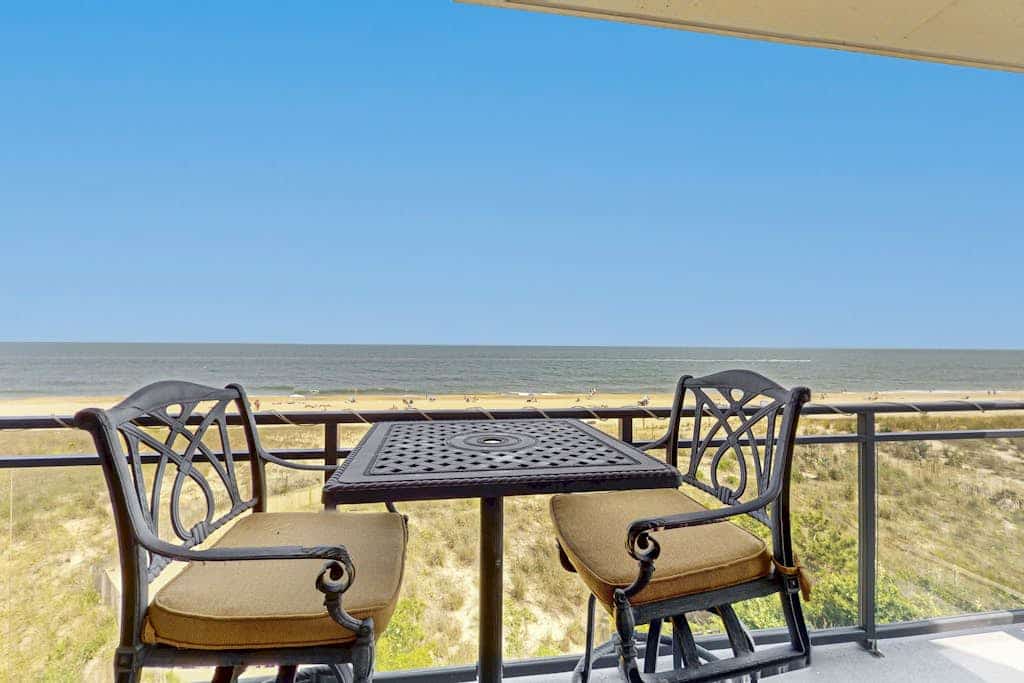 Luxurious Ocean Front Condo w/Beach Access, Central AC & Gas Fireplace