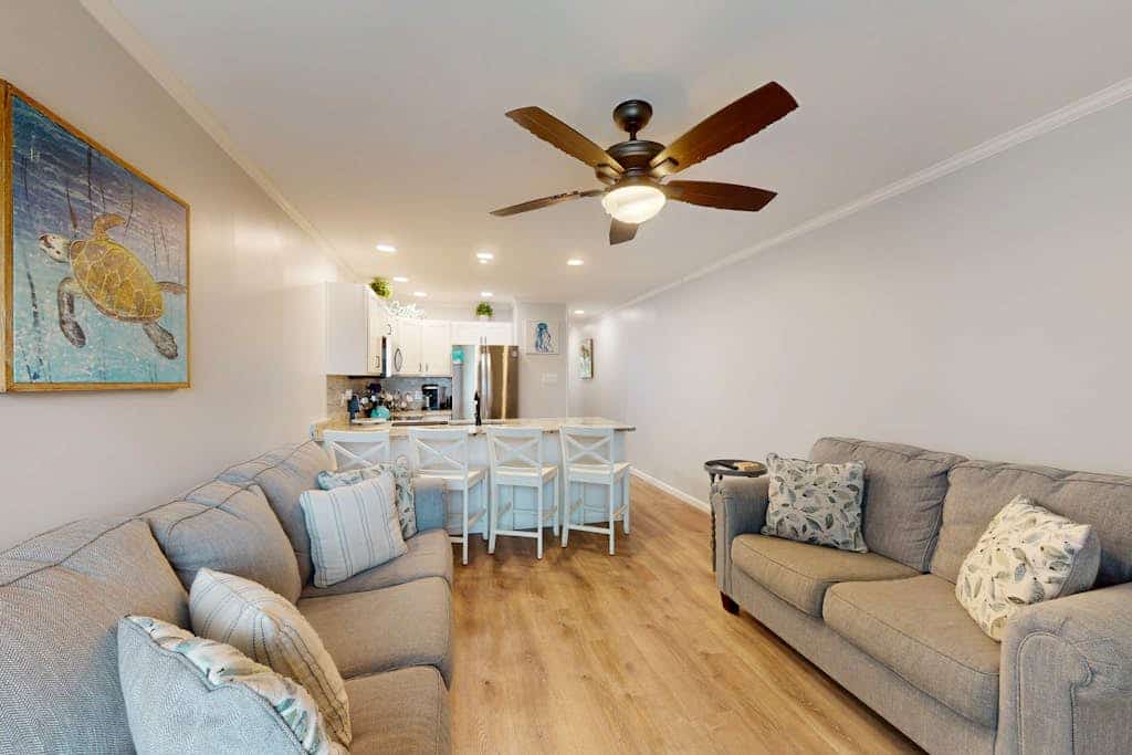 Charming 1st-floor condo w/community pool & furnished patio - walk to the beach
