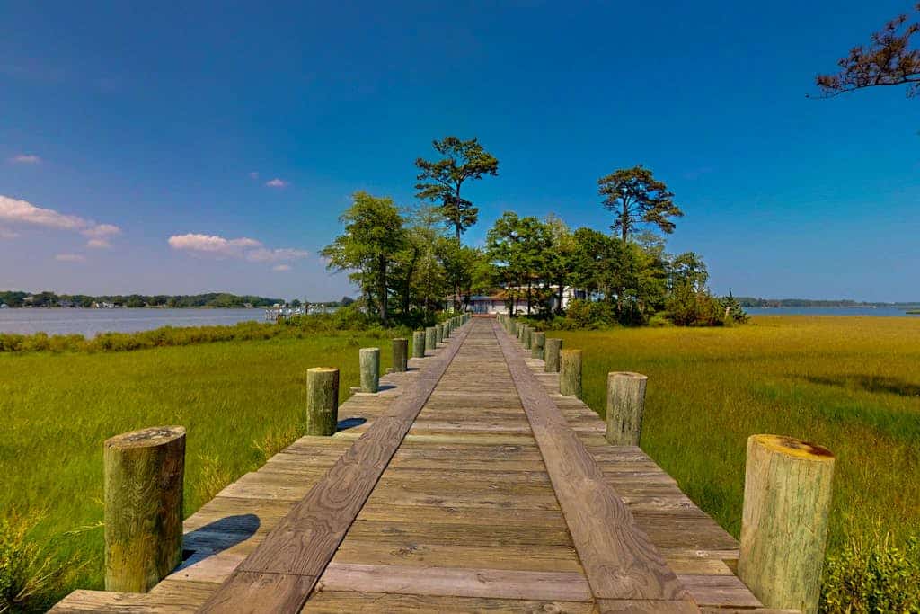 Magnificent waterfront paradise w/private dock & access to community pool