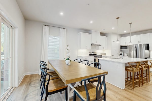Pristine single family home w/pool & clubhouse access, patio, central AC & WiFi