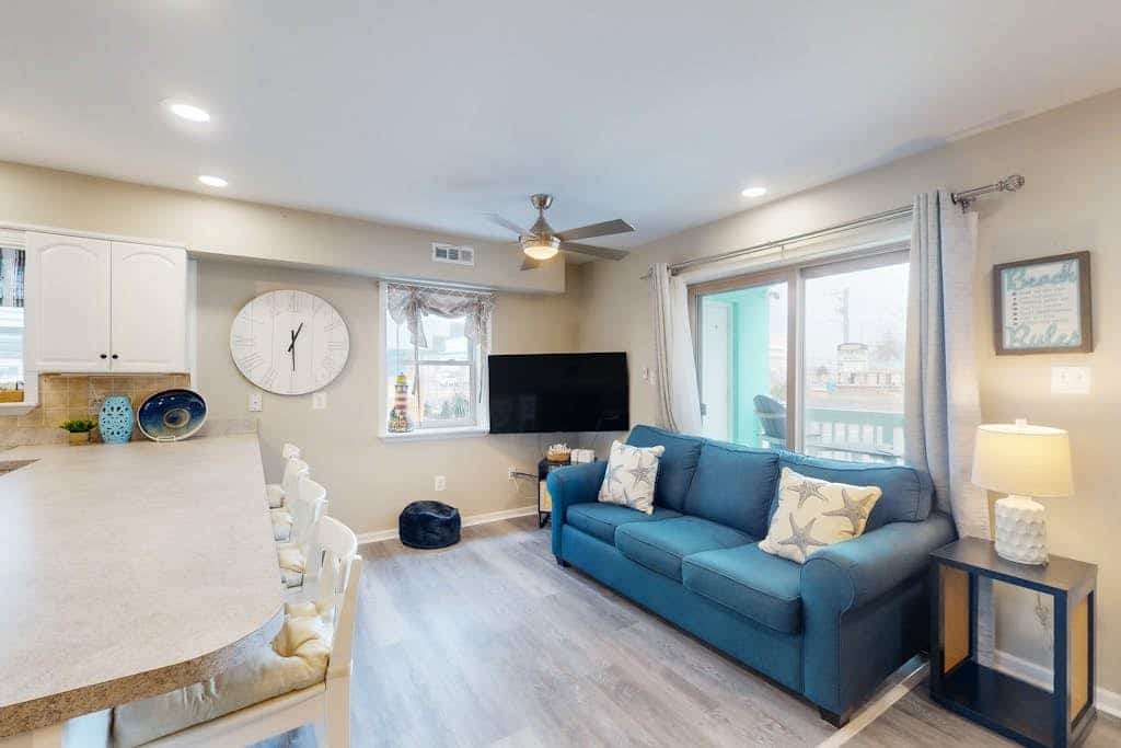 Sunny first-floor, beach block condo w/fully stocked kitchen, AC & WiFi