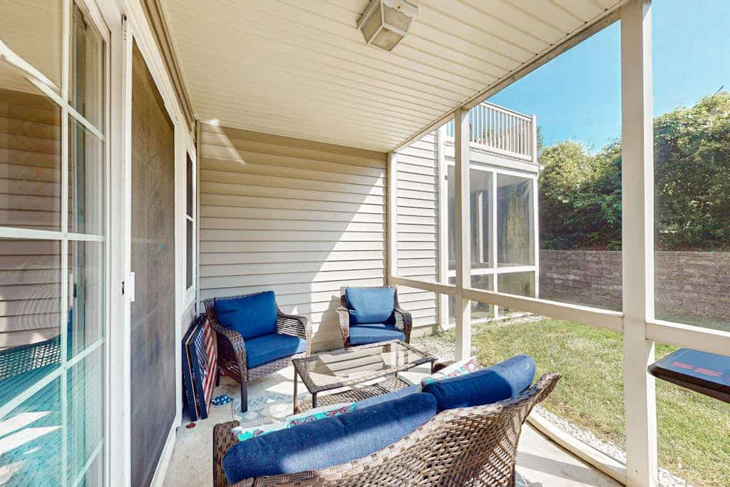 Sun-filled retreat near beaches w/pool access golf, fireplace, W/D, & sunroom