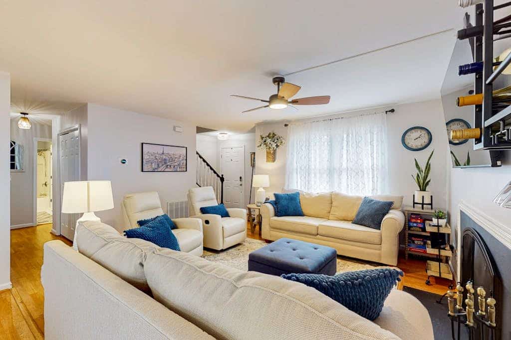 Lovely Ocean Pines home w/picnic area, firepit, fully stocked kitchen, AC & WiFi