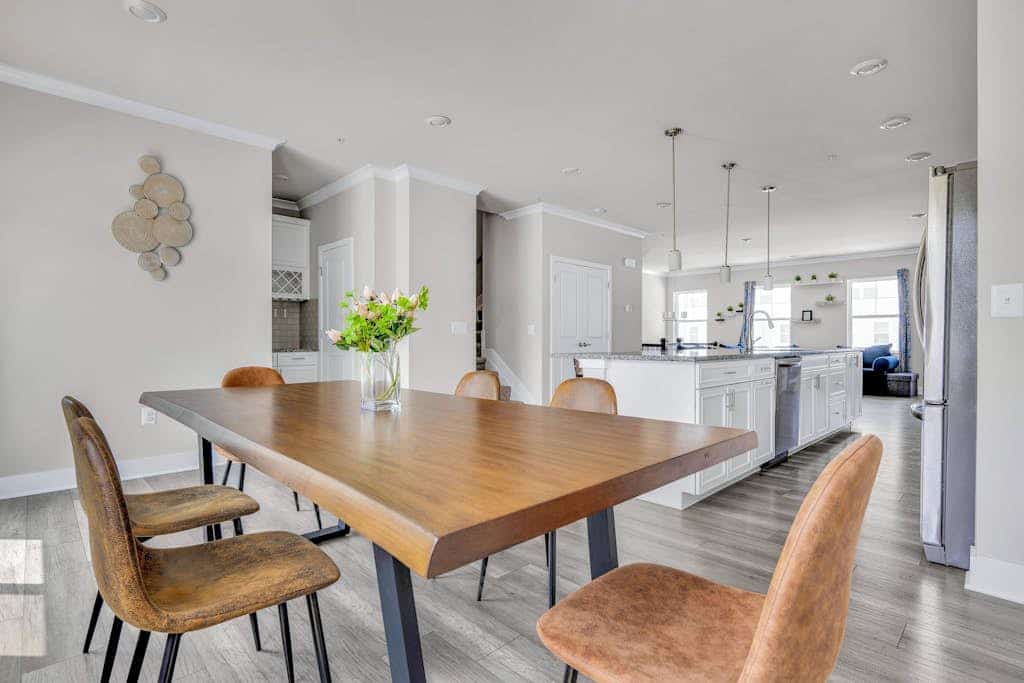 Luxury townhouse close to beaches, restaurants & shopping