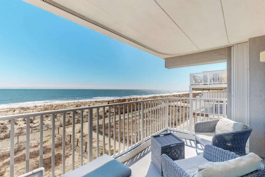 Oceanfront Condo with Balcony, Beach Access, Central AC, WiFi & Washer/Dryer