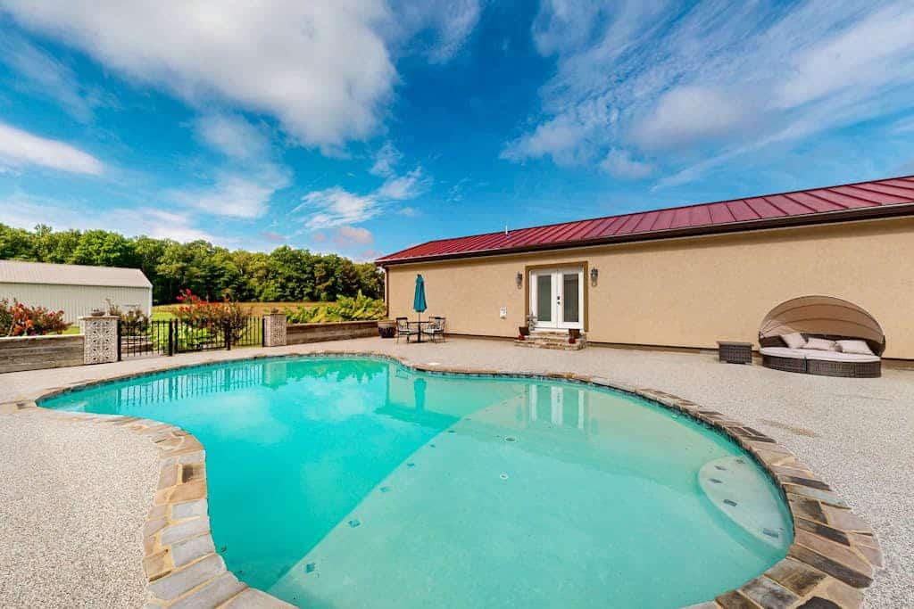 Upscale paradise w/pool, game room, poolside kitchen, fire pit, A/C & free WiFi
