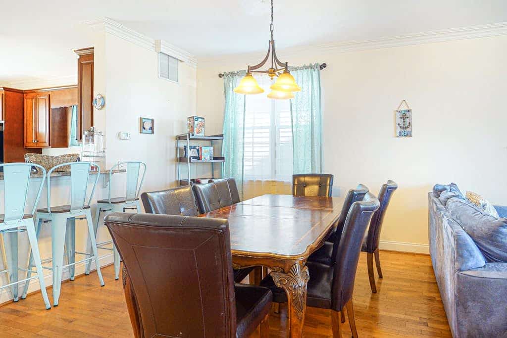 Saint Louis Ave townhouse central AC & private washer/dryer - near the ocean