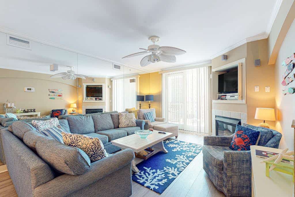 Oceanfront Condo w/Free WiFi, Shared Pool & Hot Tub, Ocean View, AC, Private W/D