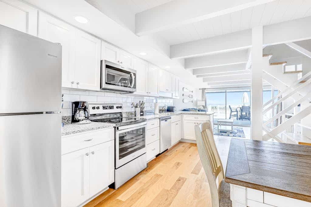 Oceanfront Ocean Colony Townhouse w/ 2 Balconies, W/D, AC, WiFi, Shared Pool
