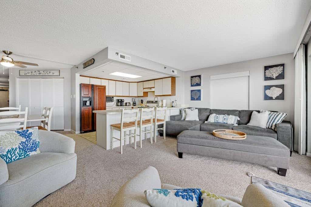 Oceanfront Condo w/ Gorgeous View, 2 Balconies, Central Air & Shared Pool
