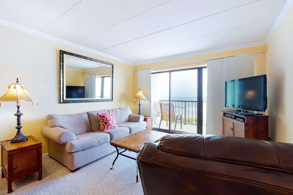 Oceanfront Condo with Balcony, Central AC, Washer/Dryer, WiFi & Shared Pool