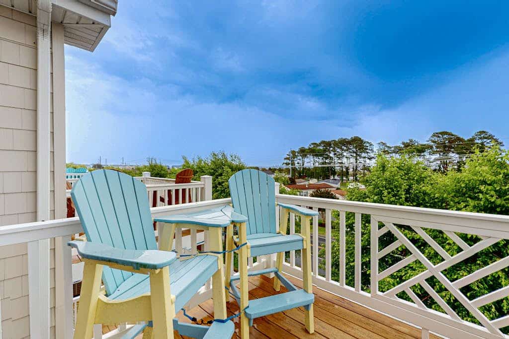 Pristine West OC townhome close to shopping, w/kitchen, washer/dryer & free WiFi