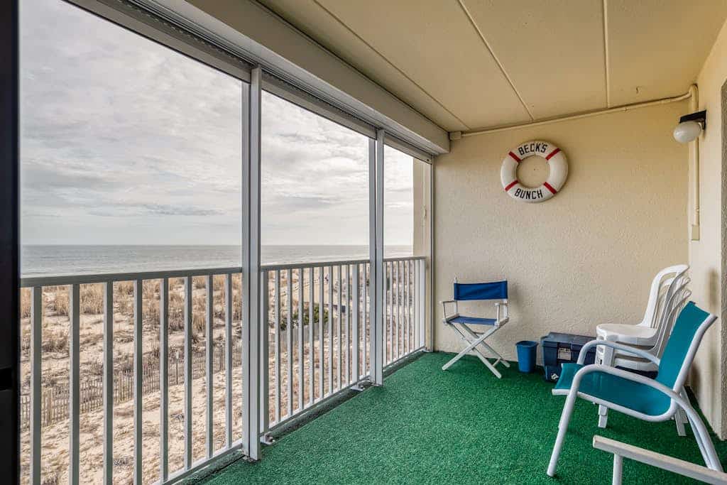 Family-friendly oceanfront condo w/private balcony, free WiFi & outdoor shower