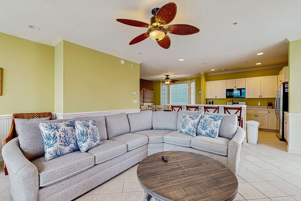 Ocean Block Townhome with Ocean View, Balcony, Fireplace, AC & Free WiFi