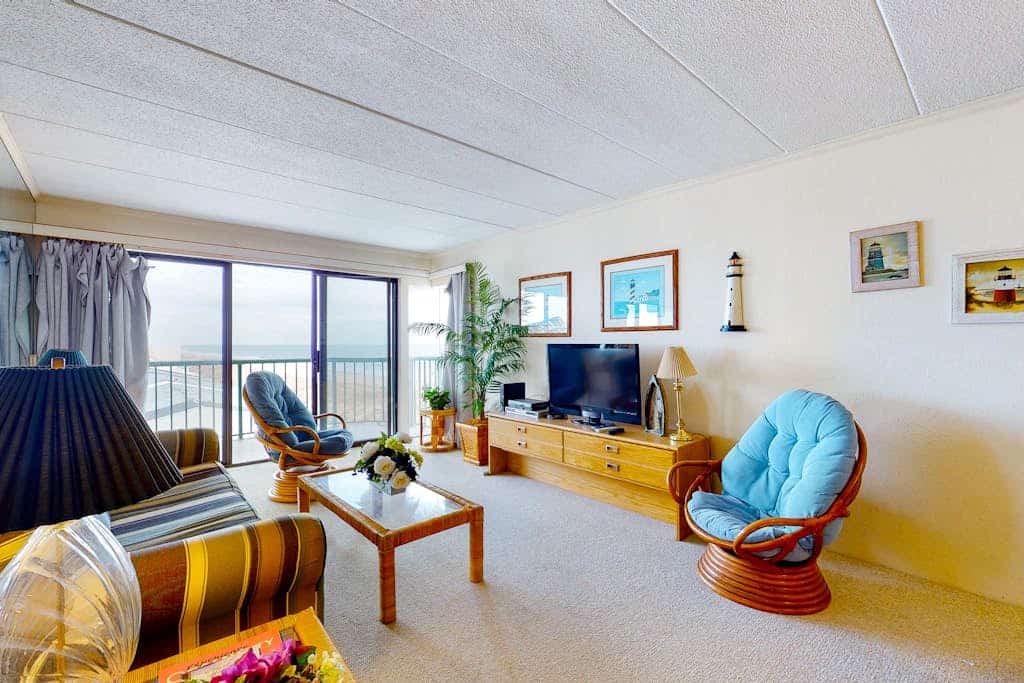 Side Ocean View Condo near the Boardwalk with AC, Balcony, WiFi & Shared Pool