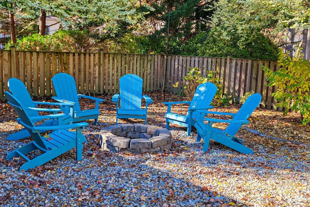 Gorgeous home with an enclosed yard, grill, fireplace, chef's kitchen, AC, & W/D